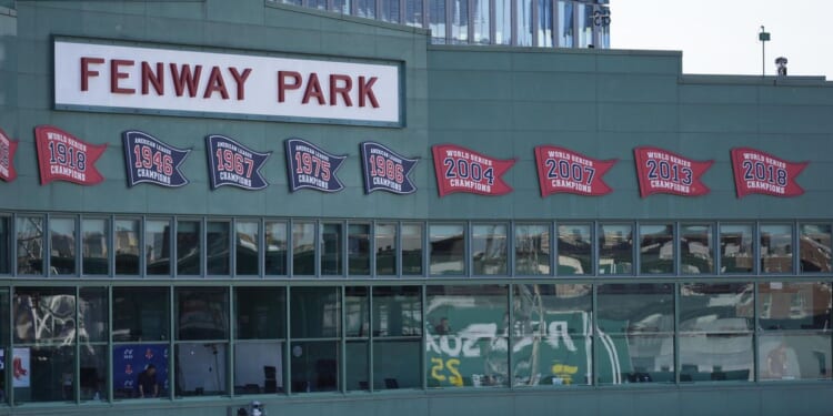 Boxing in Boston: Brothers hope to revitalize the sport at Fenway after 70 years