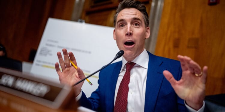 New Hawley Bill Would Set $15 Federal Minimum Wage