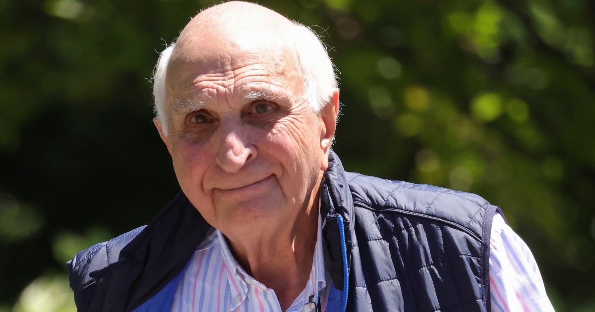 Ken Langone walks from lunch during the Allen & Company Sun Valley Conference in Sun Valley, Idaho, on July 6, 2022.