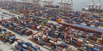Despite Trump officials' opposition, shipping companies support first-ever global greenhouse gas fee
