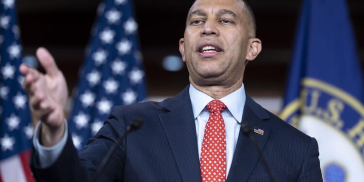 Hakeem Jeffries denounces DHS 'hit list' of Democrats following ICE officer attacks