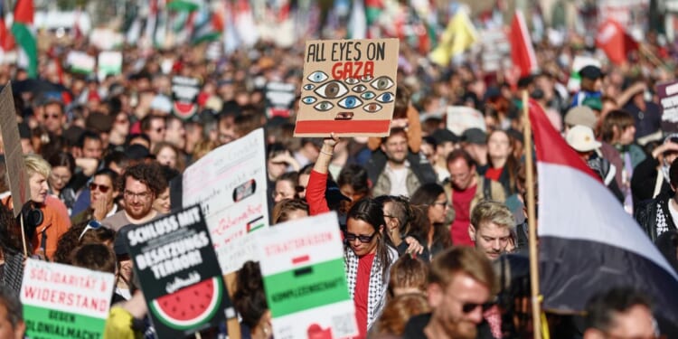 Tens of thousands protest in Berlin and call for end to the Israel-Hamas war