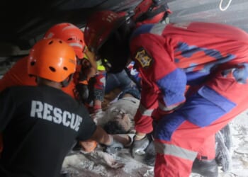 Indonesia school collapse: Rescuers run oxygen to survivors that buried dozens