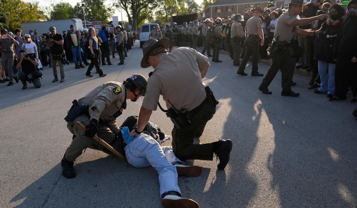 Kristi Noem visits Chicago area ICE facility as agents arrest 13, raid city neighborhoods
