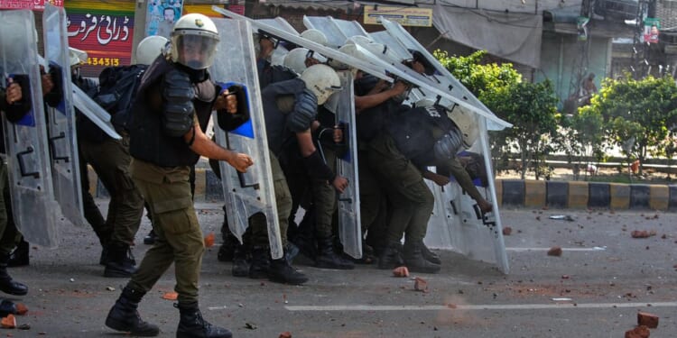 Violence erupting in eastern Pakistan as Islamists try to march on capital for pro-Palestinian rally