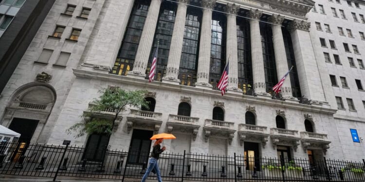 U.S. stocks rebound after Donald Trump says U.S.-China situation will be 'fine'