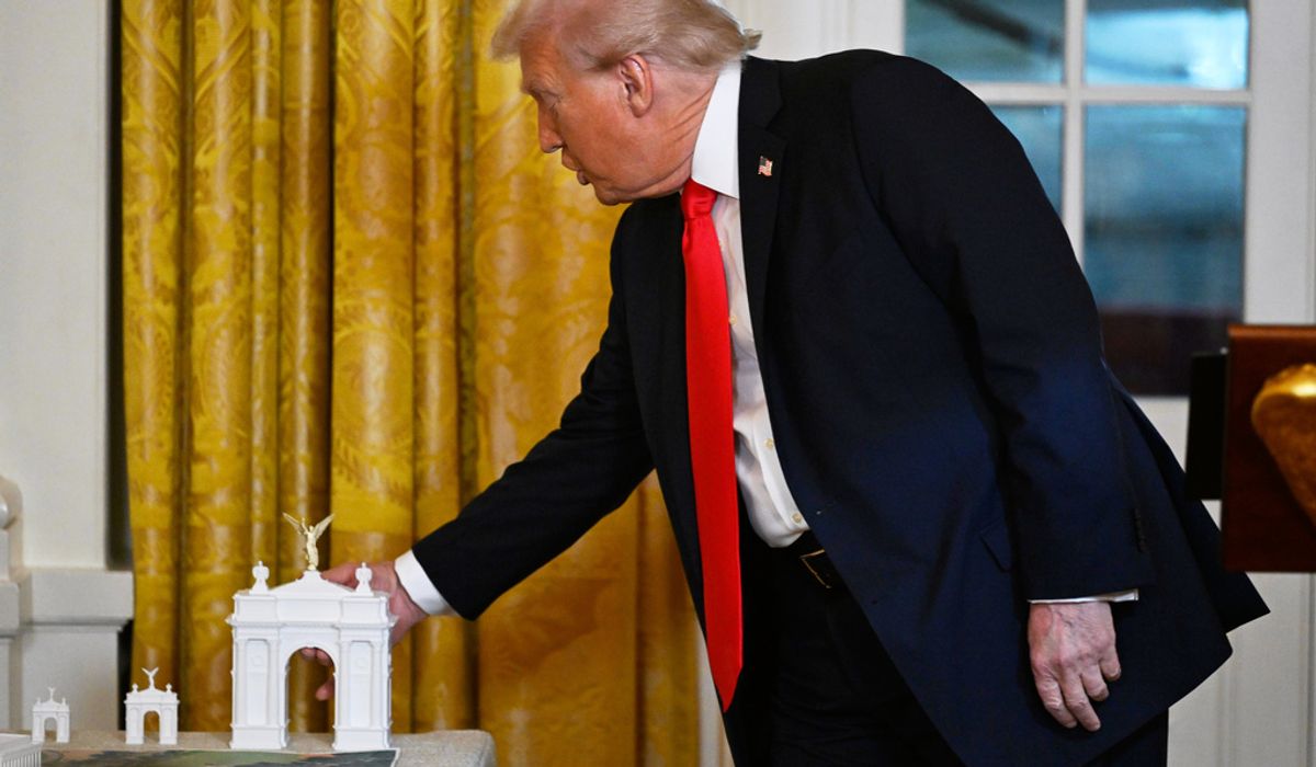 Trump hosts ballroom donors for dinner at White House