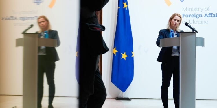 The EU unveils a plan to be ready within 5 years to fend off any Russian attack