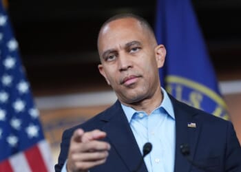 Hakeem Jeffries calls Karoline Leavitt 'sick' for her comments on Democrats