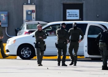 Judge extends block on Guard in Chicago indefinitely with Supreme Court decision still pending