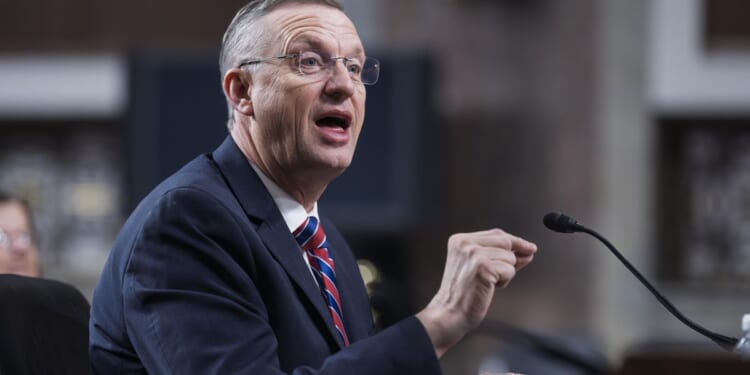 VA secretary tells Congress to end the government shutdown