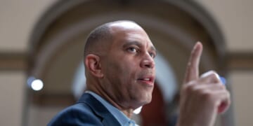 Hakeem Jeffries finally endorses Zohran Mamdani in New York mayor's race