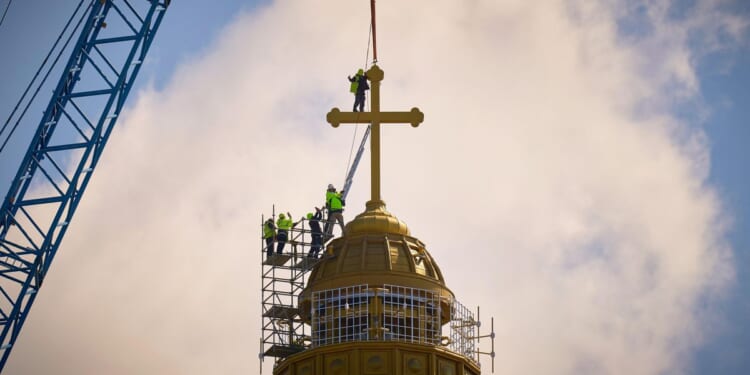 Romanians flock to People's Salvation Cathedral, world's largest Christian Orthodox church