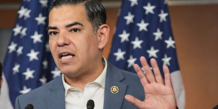 Democrats’ Plan for ‘Master ICE Tracker’ Draws GOP Fire