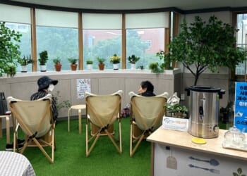 Fighting Korea’s Loneliness Epidemic with Cafés and Convenience Stores