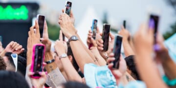 California Gov. Gavin Newsom approved a law that offers subsidized cellphone discounts to illegal immigrants and shields recipients from federal agencies unless they have a warrant.