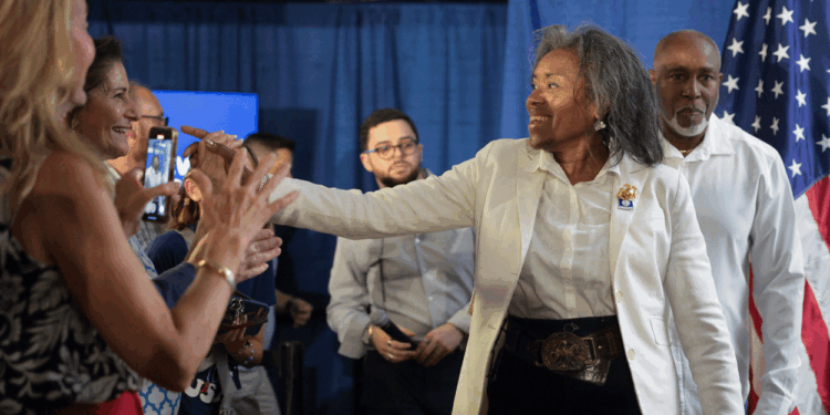 Poll Shows Earle-Sears Closing Gap With Spanberger in Virginia