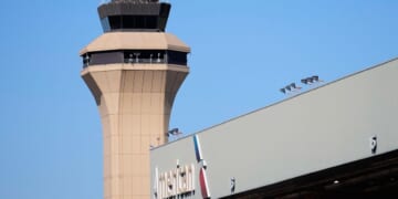 Flight delays persist as government shutdown leads to air traffic controller shortages
