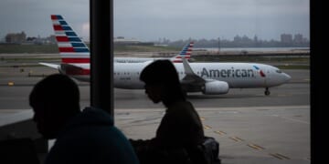 Flight cancellations and delays worsen as gov't shutdown drags on