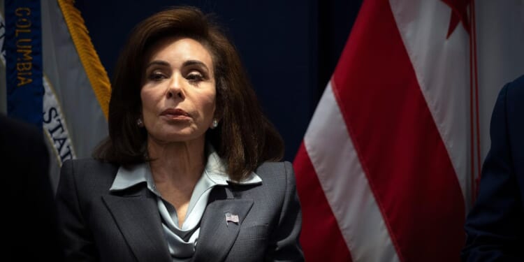 Judge criticizes federal prosecutors for relying on testimony by officer with credibility concerns