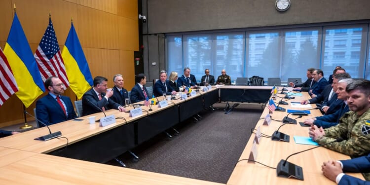 Ukraine accepts core terms of U.S.-backed peace deal with Russia but territorial issues remain