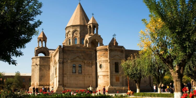 Armenia Holds Inaugural Prayer Breakfast Amid Church Arrests