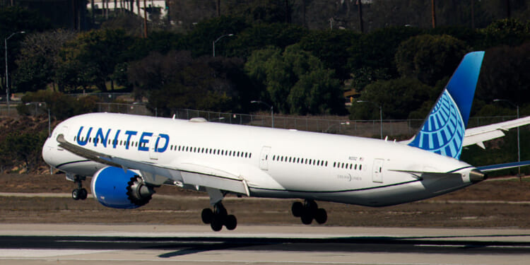 LOS ANGELES, CALIFORNIA - OCTOBER 17: A United Airlines Boeing 787 Dreamliner airplane arrives at Los Angeles International Airport from Tokyo on October 17, 2025 in Los Angeles, California. (Photo by Kevin Carter/Getty Images)