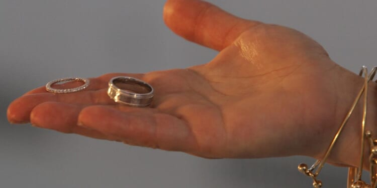 Conservatives outpace liberals in marrying and having children