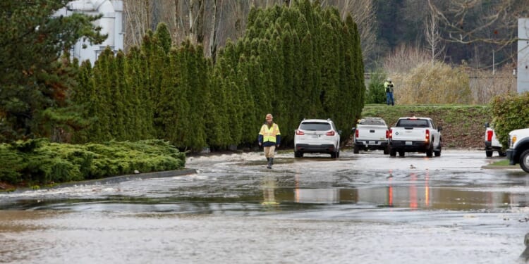 Near Seattle, levee breach triggers flash flood warning and evacuations
