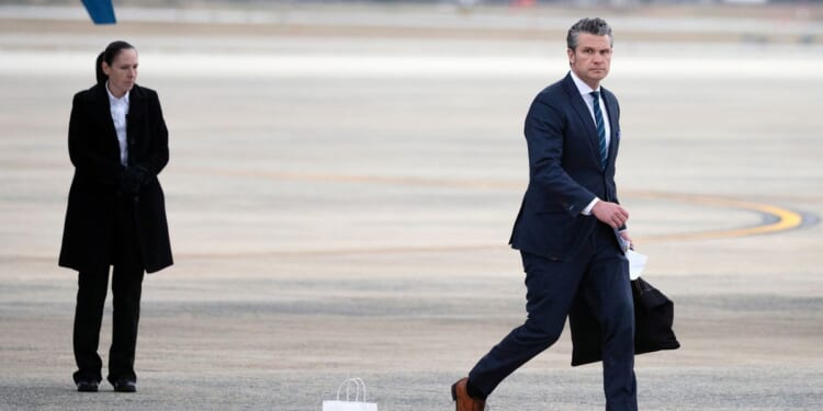 Pete Hegseth joins Franklin Graham at first Pentagon Christmas service