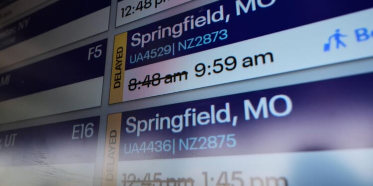 Winter storm snarls U.S. holiday travel across Great Lakes, Northeast