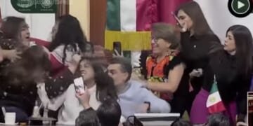 Members of the left-leaning Moreno Party tried to oust representatives of a right-wing group from the podium, leading to some unladylike behavior.
