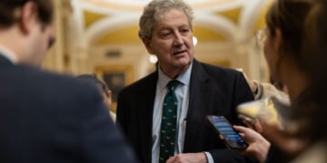 Kennedy's Bill Withholding Senator Pay During Shutdown Advances