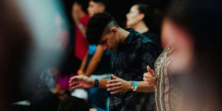 New Hispanic Churches See Growth Despite Political Turmoil