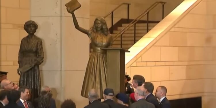 A statue of a teenage girl who spoke out against segregation was unveiled this week at the U.S. Capitol in Washington, D.C.