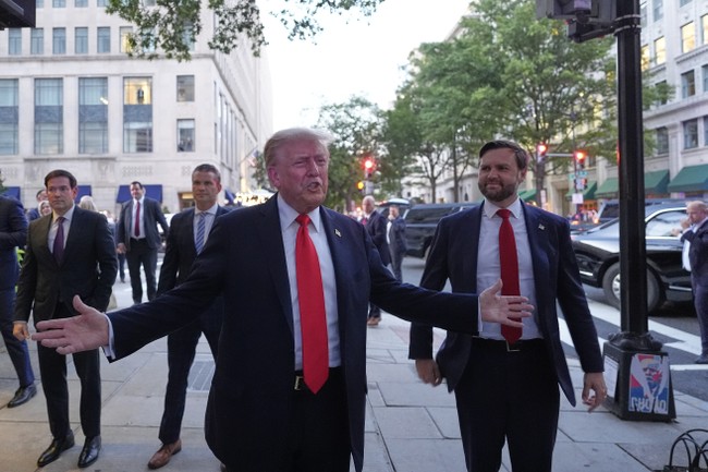 Trump, Rubio, and Vance Bond Over Shoes — And One Politician’s Tiny Secret – PJ Media