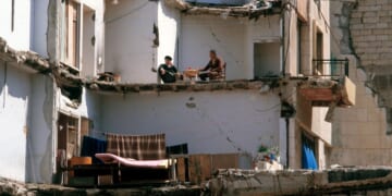 Who Writes History When There Is No Winner?