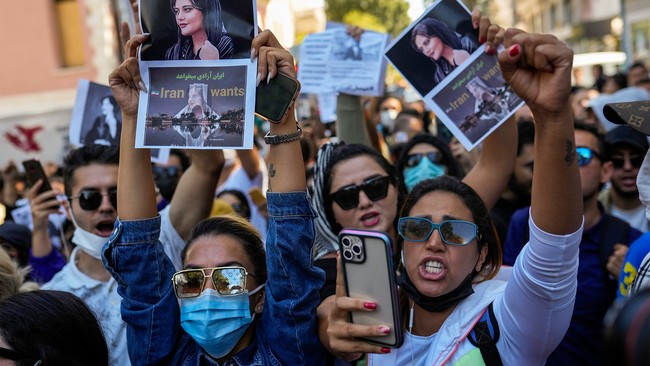 Trump Warns Tehran About Shooting Protesters as Iran Explodes – PJ Media