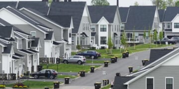 Trump orders the government to buy $200B in mortgage bonds to address housing costs