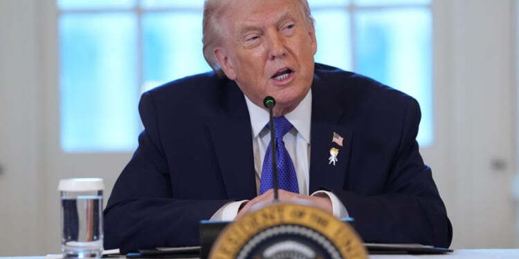 Donald Trump promises oil executives 'total safety' if they invest in Venezuela after Maduro ouster