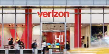 Verizon's $20 outage credit ignites fierce customer debate