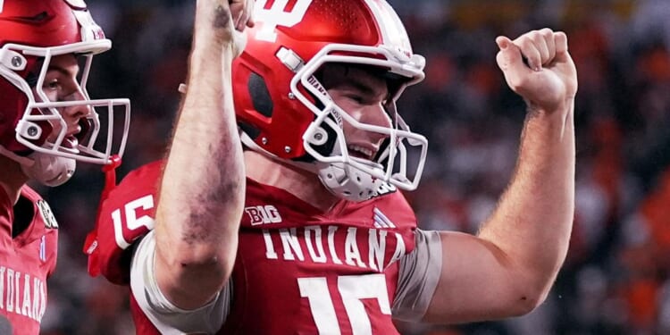 Indiana completes undefeated season and wins first national title, beating Miami 27-21 in CFP final