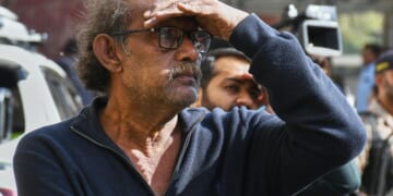 Hope fades in 4th day of search for dozens missing in Karachi shopping plaza fire