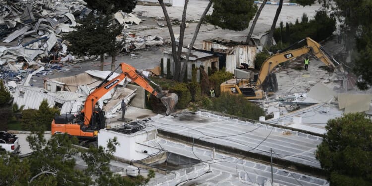Israel demolishes U.N. Palestinian humanitarian relief agency in east Jerusalem