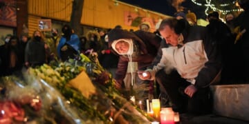 Chris Murphy, Connecticut Democrat: Trump administration is lying about the Pretti shooting