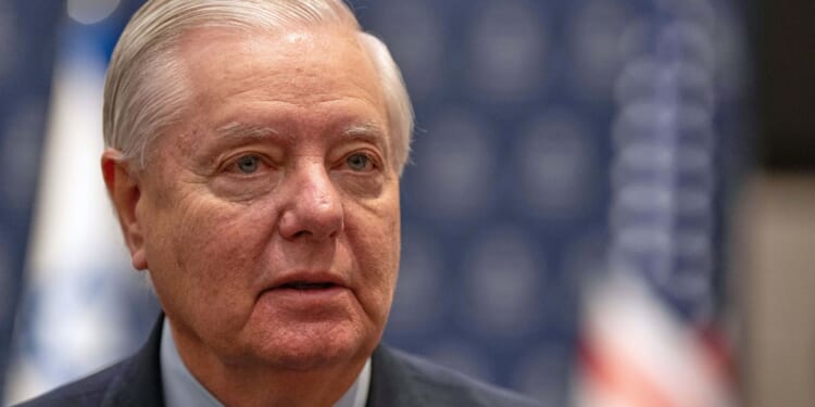 Sen. Lindsey Graham holds up spending deal to secure votes on sanctuary cities, Arctic Frost