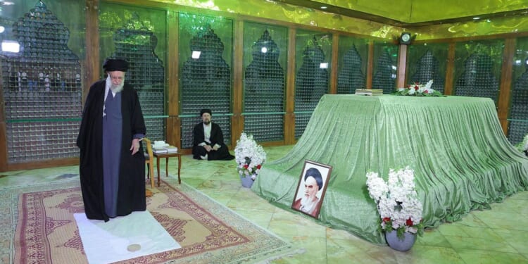 Blast in Iran port city kills 1, wounds 14 before Strait of Hormuz naval drill watched by U.S.