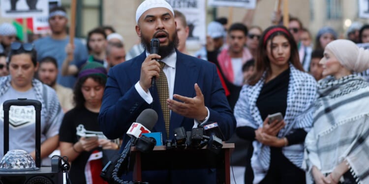 Texas Reps. Back Abbott as CAIR Plans to Sue
