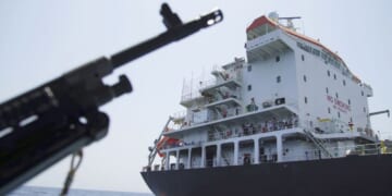 Reports: Iran tells ships that it's closing Strait of Hormuz