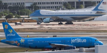 FAA briefly grounds all JetBlue flights due to short system outage
